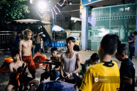 Cuoc song muu sinh vat va cua nhung chang nghe si mua lan tre tuoi o Sai Gon - Anh 6