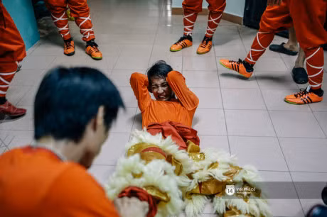 Cuoc song muu sinh vat va cua nhung chang nghe si mua lan tre tuoi o Sai Gon - Anh 11