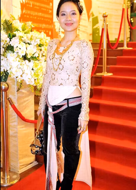 Loat ao dai cach tan bi che phan cam cua sao Viet - Anh 2