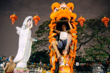 Cuoc song muu sinh vat va cua nhung chang nghe si mua lan tre tuoi o Sai Gon - Anh 9