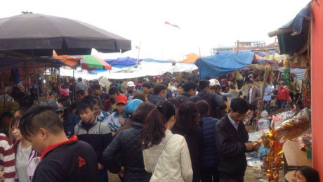 Nam Định: Nhà trường nói gì khi học sinh nghỉ học khai hội chợ Viềng - Ảnh 1 Nam Dinh: Nha truong noi gi khi hoc sinh nghi hoc khai hoi cho Vieng - Anh 1