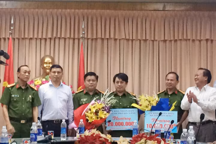 Công an quận Hải Châu nhận thưởng nóng