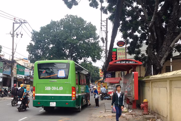 Người TPHCM đến trạm xe buýt có thể dùng xe đạp công cộng