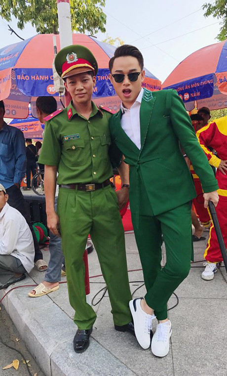 Sao Việt 21/4: Nhã Phương quấn quít bạn trai, Sao Viet 21/4: Nha Phuong quan quit ban trai,
