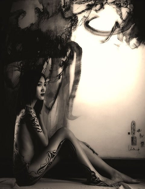 Từng có nhiều lời mời chụp ảnh nude, vẽ body pianting với thù lao cao nhưng Thy Na đều không nhận. Lý do vì Na cảm giác như đang khoe thân và chỉ khỏa thân vì nghệ thuật body painting. Từng có nhiều lời mời chụp ảnh nude, vẽ body pianting với thù lao cao nhưng Thy Na đều không nhận.