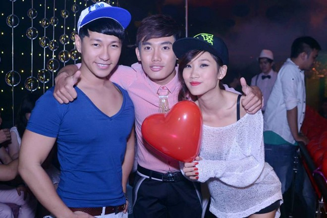 Hình ảnh đời thường giản dị của cô. Hình ảnh đời thường giản dị của cô.