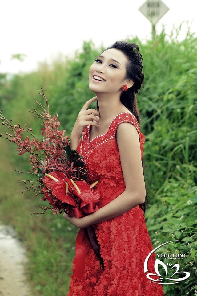 Tuy nhiên công việc chính của Thy Na là làm người mẫu ảnh Tuy nhiên công việc chính của Thy Na là làm người mẫu ảnh