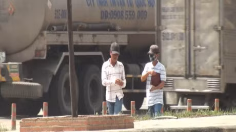 Trinh sat hoa trang, truy bat giang ho xe khach - Anh 2