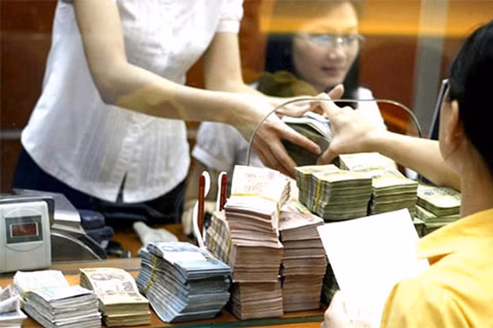 Lãi suất tiền gửi các kỳ hạn giữa nhiều ngân hàng có sự chênh lệch lớn. Ảnh minh họa