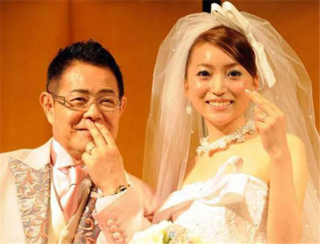 Những cặp đôi “trâu già gặm cỏ non” từng khiến dân tình bấn loạn, thảng thốt - Ảnh 4 Nhung cap doi “trau gia gam co non” tung khien dan tinh ban loan, thang thot - Anh 4