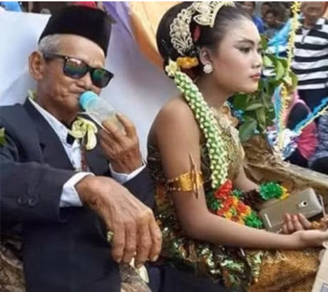 Nhung cap doi “trau gia gam co non” tung khien dan tinh ban loan, thang thot - Anh 9