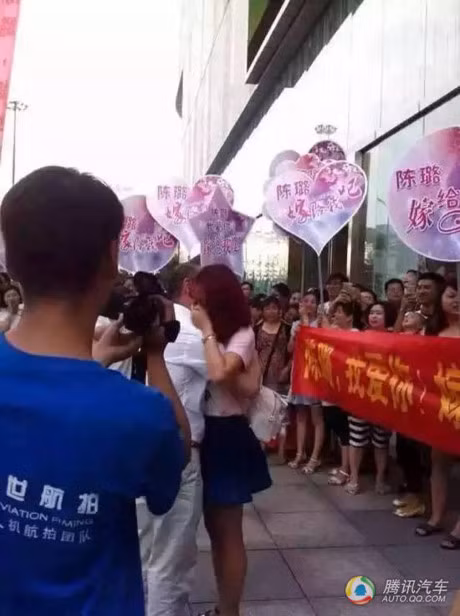 Nhung cap doi “trau gia gam co non” tung khien dan tinh ban loan, thang thot - Anh 8