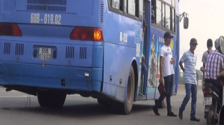 Trinh sát hóa trang, truy bắt giang hồ xe khách - Ảnh 1 Trinh sat hoa trang, truy bat giang ho xe khach - Anh 1
