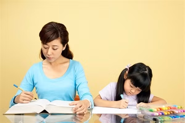 Cách dạy con học toán lớp 2 đúng đắn là giúp con trình bày bài sạch đẹp, dễ hiểu