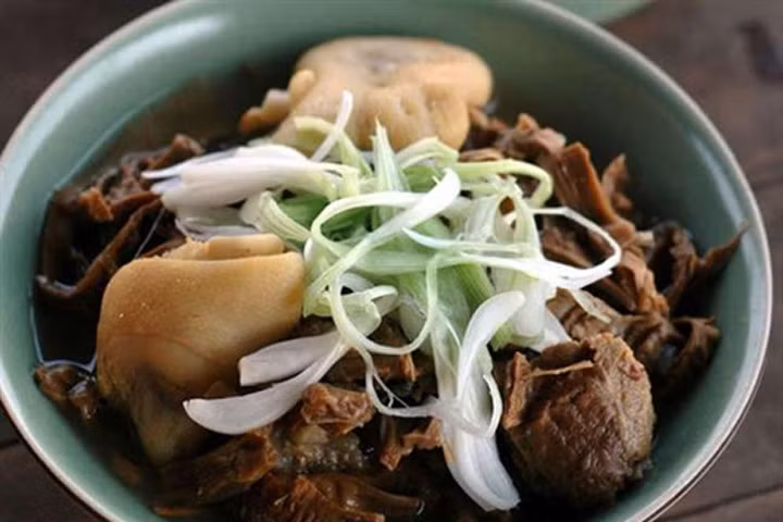 Cách nấu canh măng khô móng giò chuẩn vị cho ngày Tết