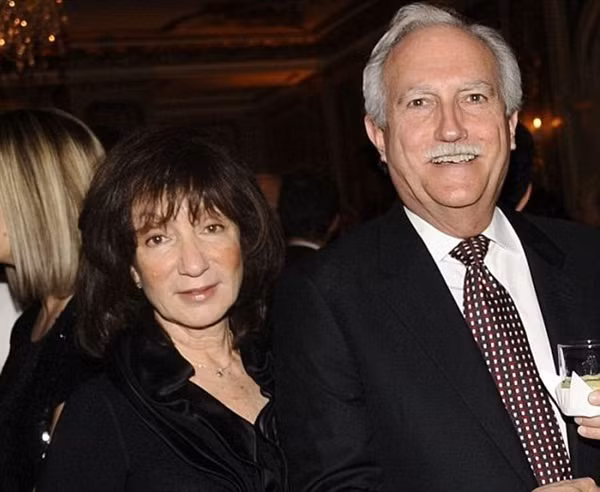 Tuổi thơ khốn khó của tỷ phú Amazon với người mẹ có nghị lực phi thường: 18 tuổi làm mẹ đơn thân, ngày ngày vẫn đem con đến lớp học-3