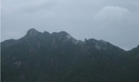Kỳ bí núi đá hình đầu người khổng lồ có đủ tai mắt mũi miệng - Ảnh 5 Ky bi nui da hinh dau nguoi khong lo co du tai mat mui mieng - Anh 5