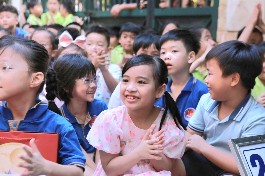 Những ca khúc hát về Tết Trung thu được ngân lên trong không khí vui tươi. nhan-2.jpg