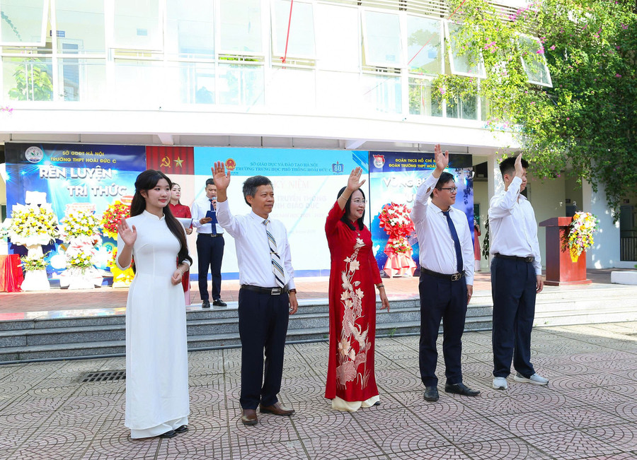 Năm học mới 2025-2026 bắt đầu với nhiều khí thế mới với sự quan tâm của lãnh đạo Đảng, Nhà nước dành cho sự nghiệp Giáo dục đào tạo. hd-9.jpg