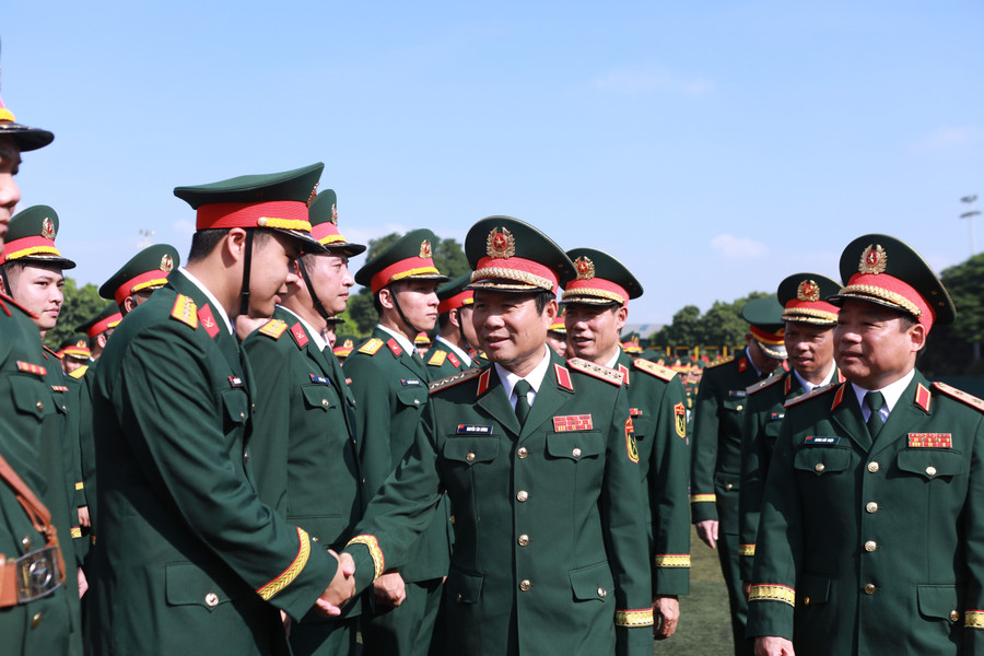 Đại tướng Nguyễn Tân Cương động viên tinh thần các chiến sĩ, học viên nỗ lực trong năm học mới để hoàn thành xuất sắc nhiệm vụ. a11.jpg