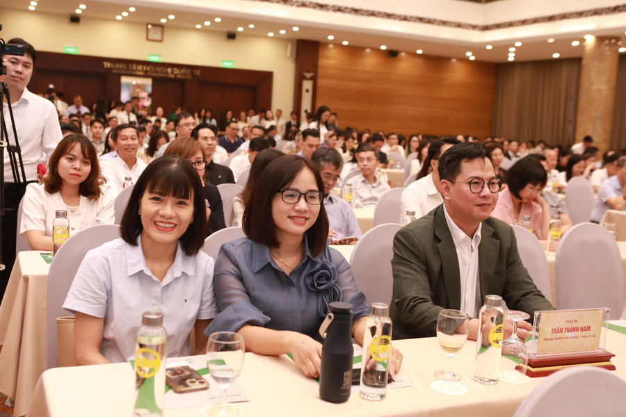 Nhiều khách mời đến từ các cơ sở giáo dục phổ thông, giáo dục đại học cũng góp mặt tại lễ kỷ niệm. (Ảnh: Đình Tuệ) 222.jpg