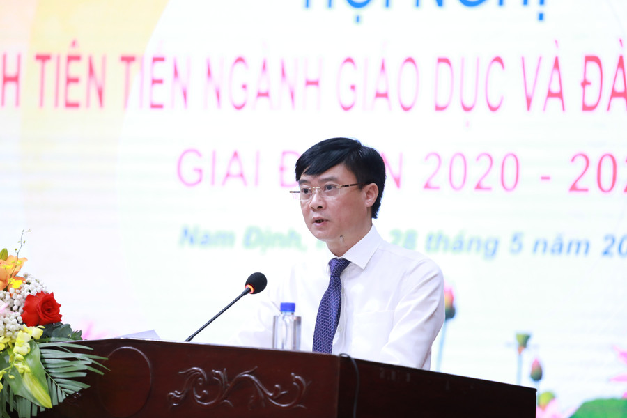 Giám đốc Sở GD&ĐT Nam Định Nguyễn Xuân Hồng nêu bật một số thành tựu của ngành Giáo dục tỉnh giai đoạn 2020-2025. 2.jpg