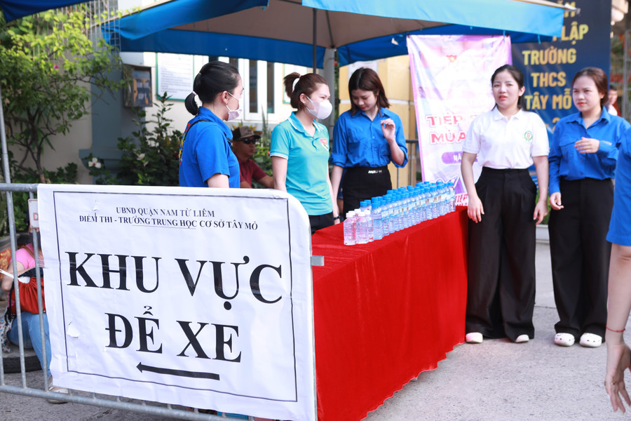Phụ huynh được bố trí khu vực để xe riêng ở Nhà văn hóa của phường gần trường. 6.jpg