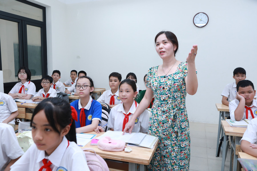 Cô Nguyễn Thị Tuyết - Giáo viên Ngữ văn, Trường THCS Tô Vĩnh Diện trong giờ học. to-3.jpg