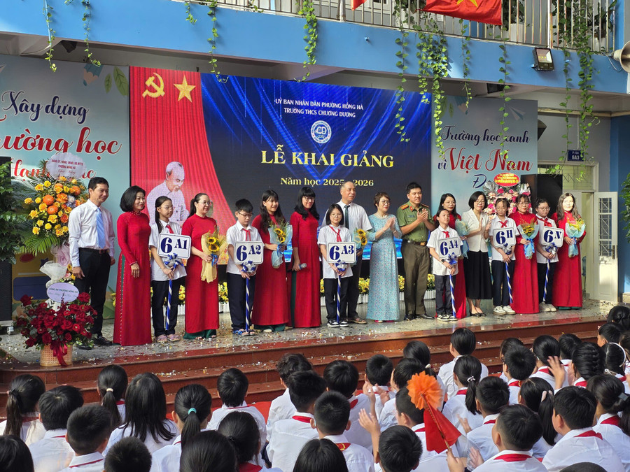 Thầy trò Trường THCS Chương Dương hân hoan chào đón năm học mới 2025-2026. duong-3.jpg