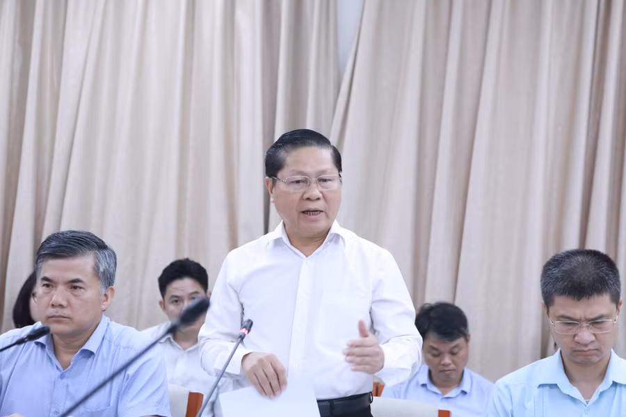 Thứ trưởng Lê Tấn Dũng nêu bật một số kết quả quan trọng trong việc thực hiện giải quyết thủ tục hành chính, cung cấp dịch vụ công trực tuyến tại Bộ GD&ĐT. Ảnh: Đình Tuệ.