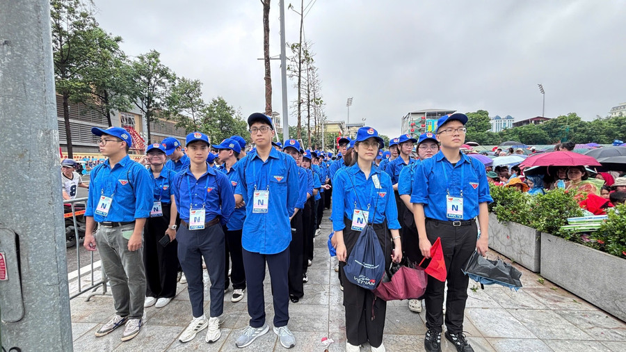 Các tình nguyện viên của Học viện Tài chính tham gia phục vụ A80. tai-chinh-2.jpg
