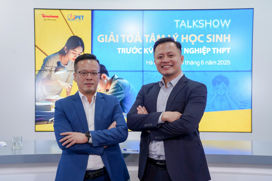 Thầy Lê Trung Kiên (phải) - Phó Viện trưởng Viện Tâm lý Giáo dục và Đào tạo. Ảnh: NVCC. tam-ly-1.jpg