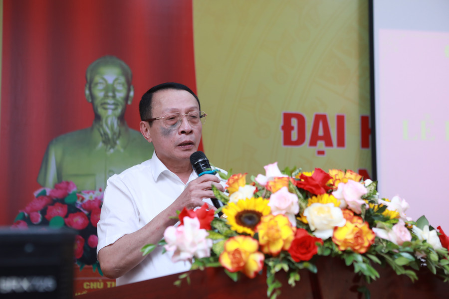 TS Lê Xuân Trung nêu bật vai trò của công tác phát triển đảng trong trường học. a4.jpg