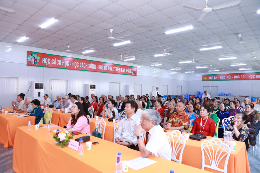 Cuộc hội ngộ của các nhà giáo, chiến sĩ đi B Quảng Trị vừa được tổ chức tại Hà Nội. Ảnh: Đình Tuệ. 6.jpg