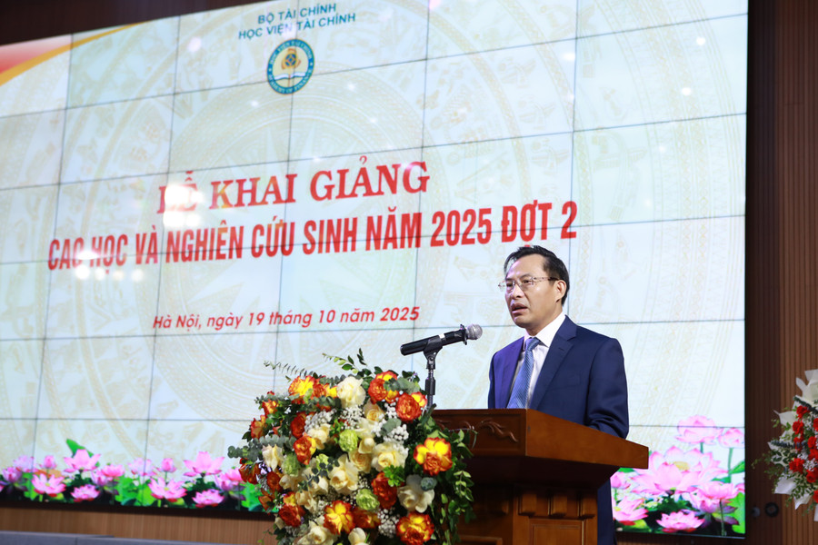 TS Nguyễn Văn Bình - Bí thư Đảng ủy, Chủ tịch Hội đồng trường Học viện Tài chính phát biểu tại buổi lễ. 5.jpg