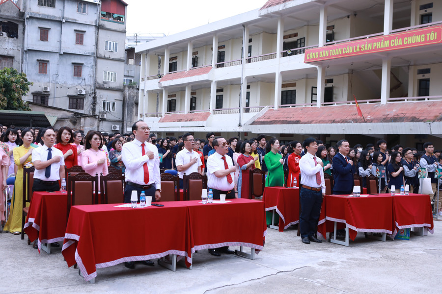 Sáng 26/5, Trường THPT Lê Lợi - quận Hà Đông (Hà Nội) tổ chức lễ bế giảng năm học 2024-2025 và lễ trưởng thành cho hơn 400 học sinh khối 12 của trường. 25.jpg