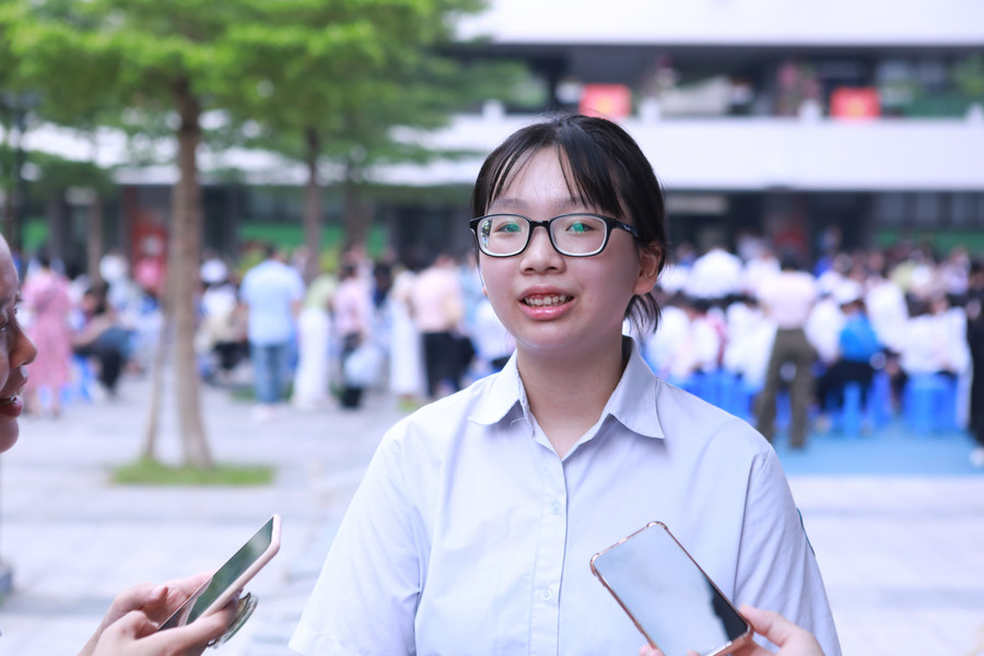 Thái Vân Trang đỗ cùng lúc 3 nguyện vọng chuyên Sinh học vào 3 trường THPT chuyên có tiếng tại Hà Nội. Ảnh: Đình Tuệ. van-trang.jpg