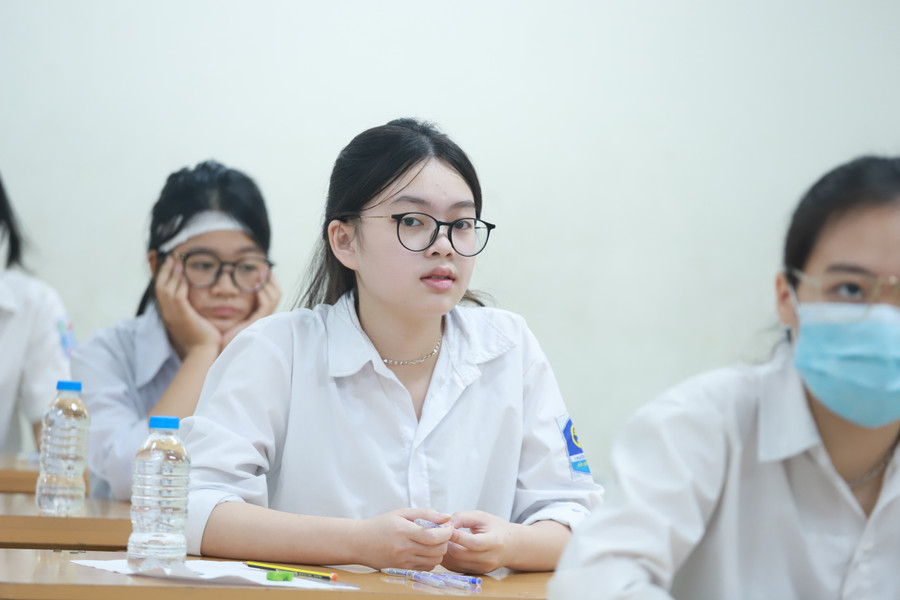 Học sinh Hà Nội dự thi tuyển sinh vào lớp 10 năm 2024. Ảnh: Đình Tuệ.