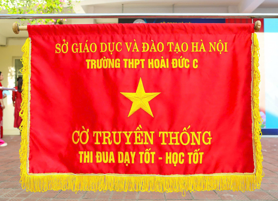 Cờ truyền thống "Thi đua Dạy tốt - Học tốt" của Trường THPT Hoài Đức C. hd-11.jpg