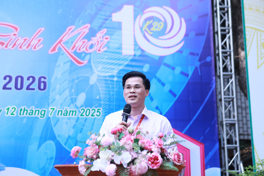 PGS.TS Nguyễn Mạnh Hưởng đưa ra một số lưu ý khi học sinh lớp 10 lựa chọn tổ hợp môn học theo Chương trình GDPT 2018. Ảnh: Đình Tuệ. 3.jpg