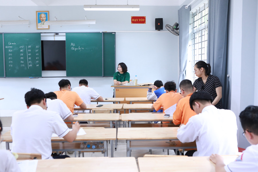 Học sinh Nam Định thi thử tốt nghiệp THPT năm 2025. Ảnh: Đình Tuệ. 4.jpg