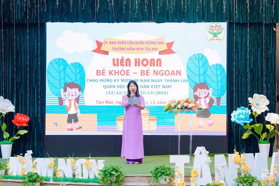 Cô Yến rất hăng hái tham gia các hoạt động tập thể do trường, quận tổ chức.