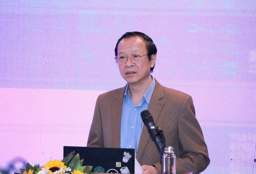 Thứ trưởng Thường trực Bộ GD&ĐT Phạm Ngọc Thưởng phát biểu tại chương trình. 