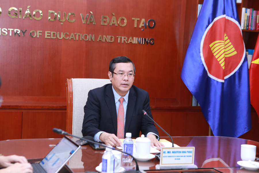 Thứ trưởng Bộ GD&ĐT Nguyễn Văn Phúc phát biểu tại buổi lễ. Ảnh: Đình Tuệ.