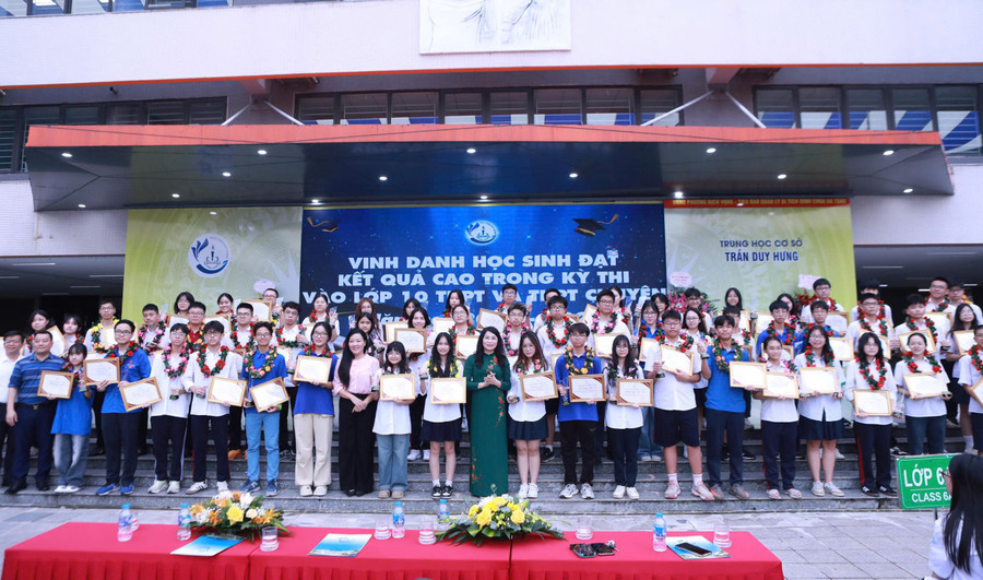 Các gương mặt học sinh tiêu biểu được vinh danh tại chương trình. Ảnh: Đình Tuệ. vinh-danh-5.jpg
