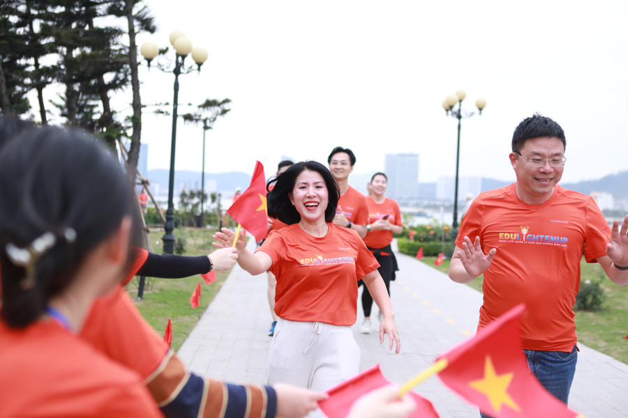 Các vận động viên tham gia chạy bộ với tinh thần quyết tâm cao nhất. 