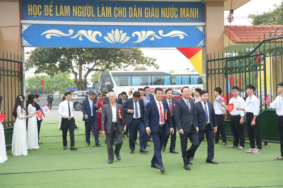 Ninh Binh province leaders attended the grand celebration. giao-8.jpg