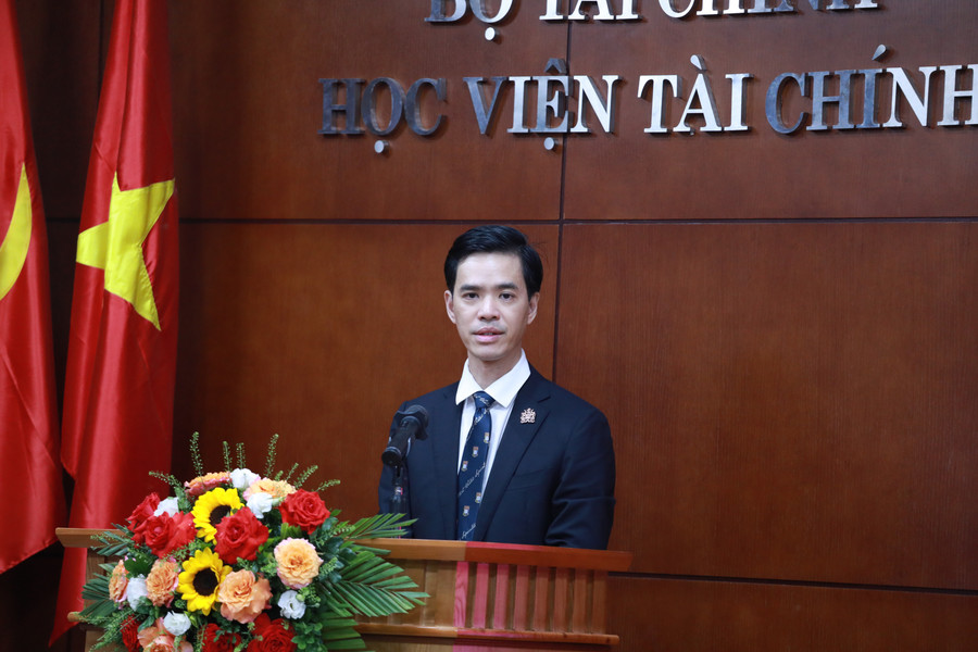 GS Phan Quang Tuấn chia sẻ nhiều thông tin hữu ích với các đại biểu. 4.jpg