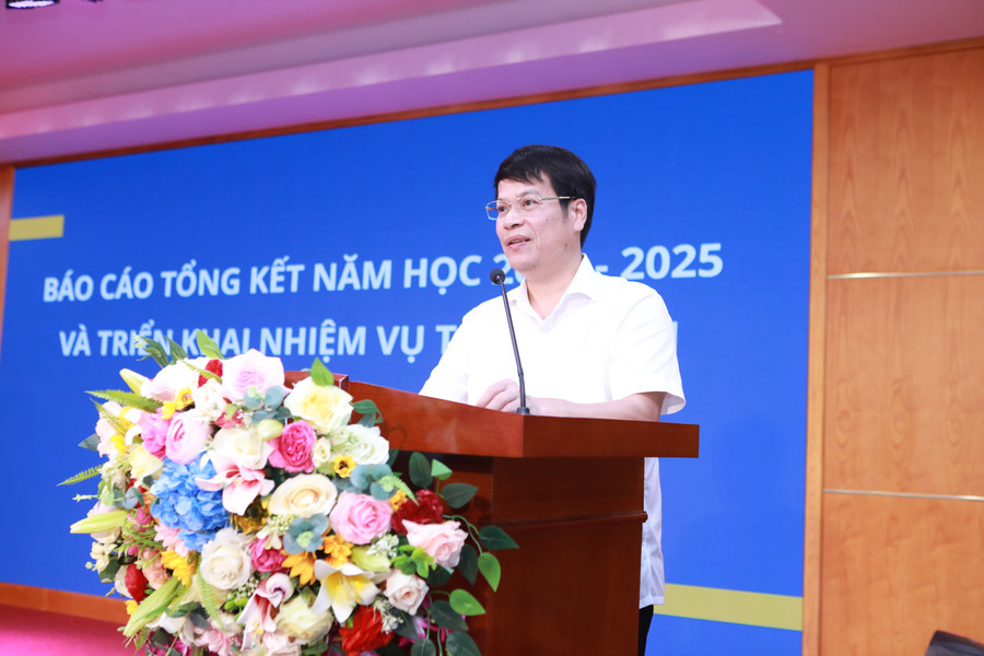 Trưởng Phòng Văn hóa xã hội phường Tây Mỗ Đặng Văn Tiến tóm tắt kết quả năm học 2024-2025. 1-2.jpg
