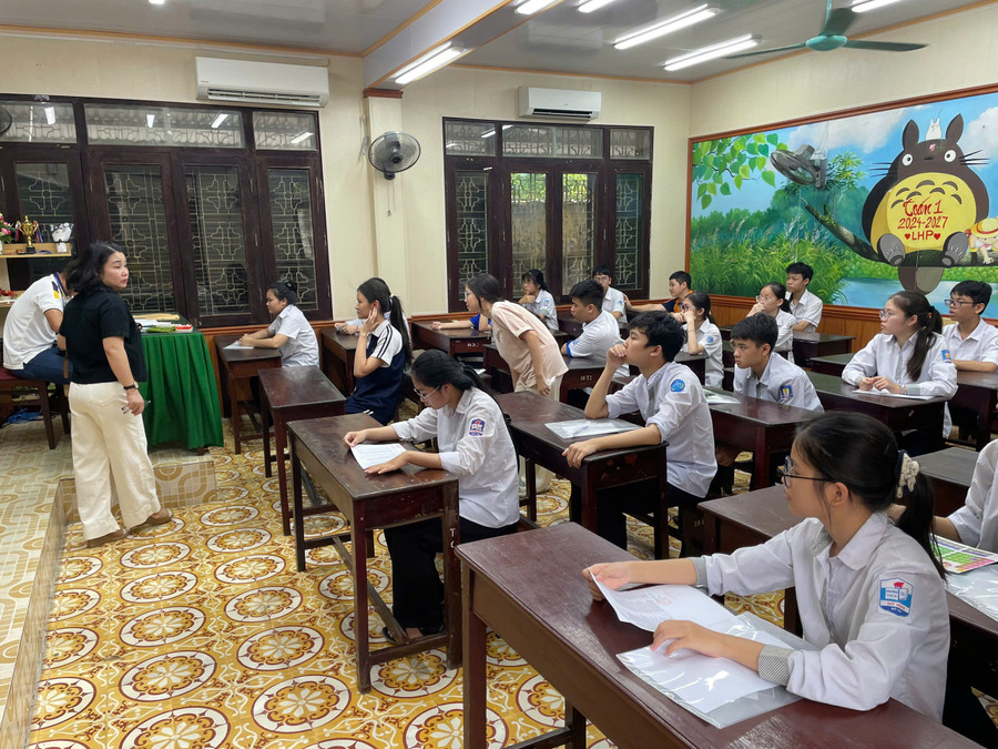 Thí sinh tham dự kỳ thi tuyển sinh vào lớp 10 THPT chuyên Lê Hồng Phong, tỉnh Nam Định năm 2025. 